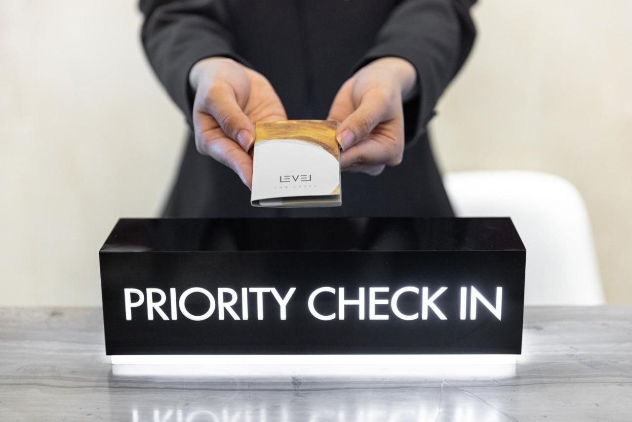 เมเลีย วินเพิร์ล เว้ Hotel ภายนอก รูปภาพ Priority check-in at an airport