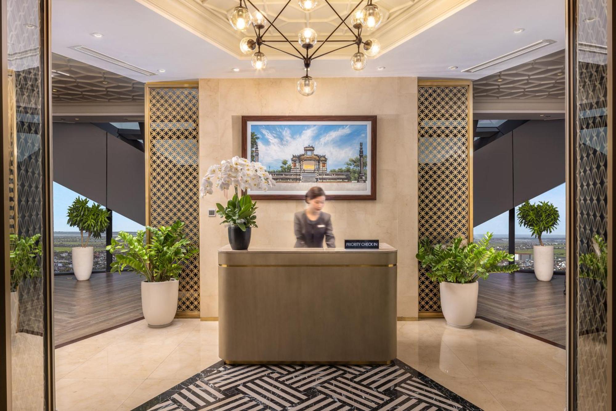 เมเลีย วินเพิร์ล เว้ Hotel ภายนอก รูปภาพ Reception at the 137 Pillars Hotel
